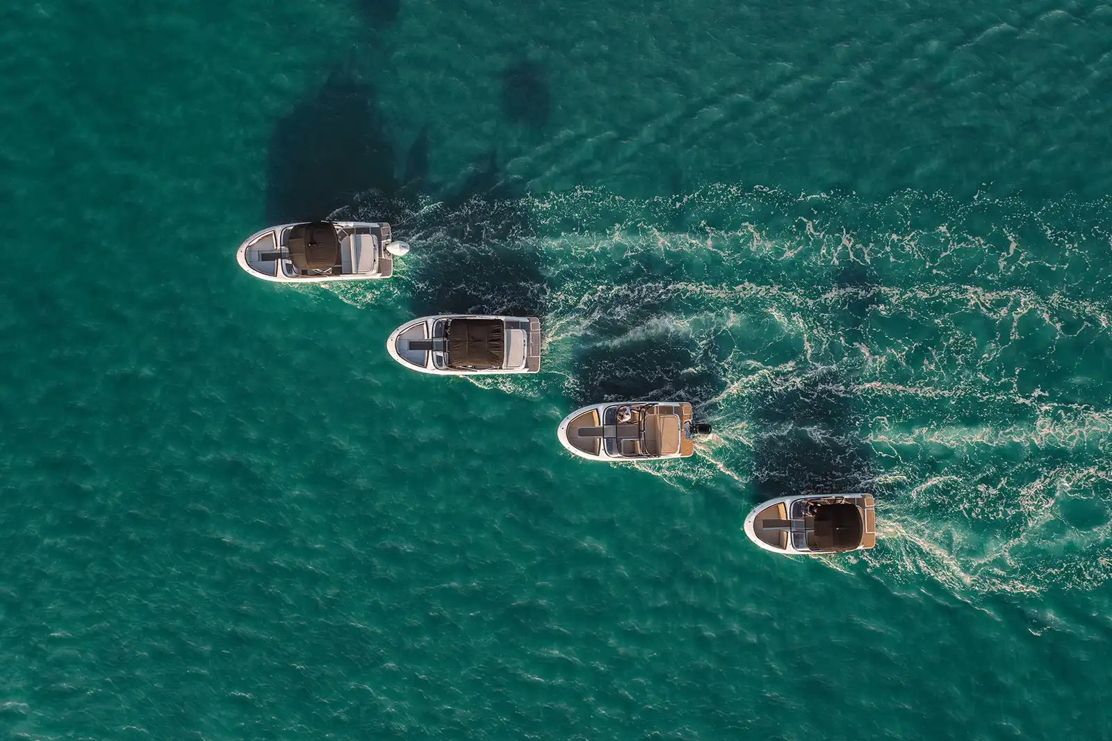 searay-spx-190-aerial-overhead-running-four-b